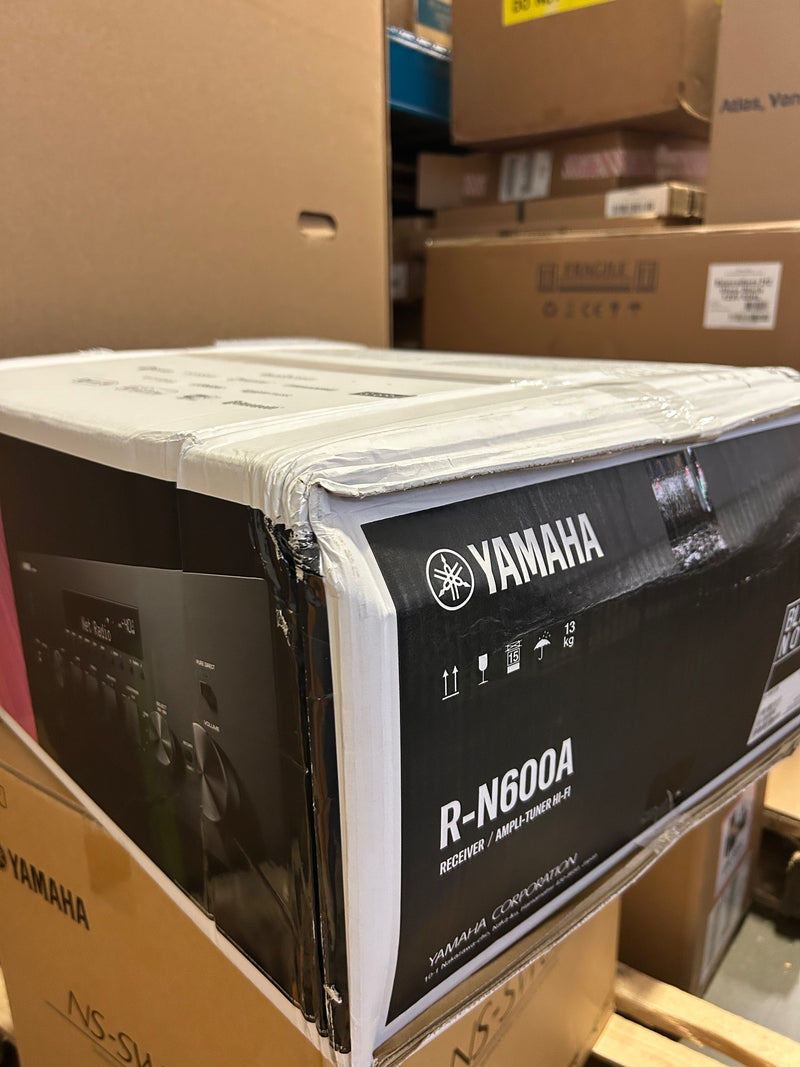 Yamaha R-N600A Streaming Stereo Receiver - Box Damaged